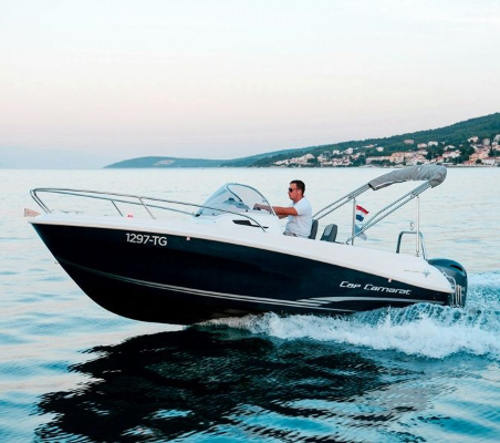 Noleggio barche con motore 40 CV - guida senza patente